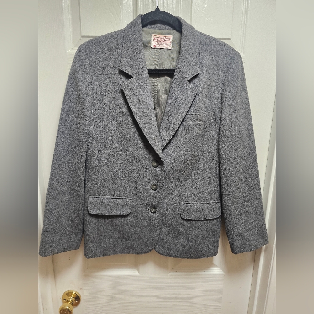 Women's Pendleton Petite Size 10 Grey 100% Wool Blazer with Front Buttons